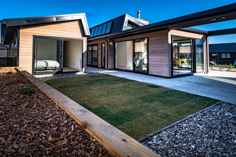 Photo of property in 34 Shepherd Road, Jacks Point, Queenstown, 9371