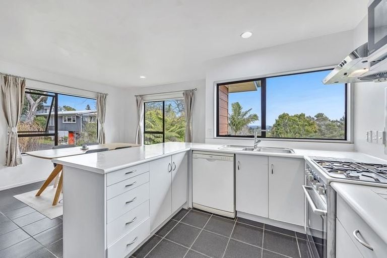 Photo of property in 364a Glenfield Road, Glenfield, Auckland, 0629