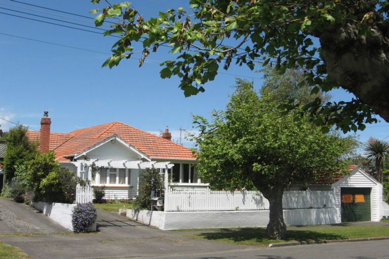 Photo of property in 1 Godwin Crescent, College Estate, Whanganui, 4500