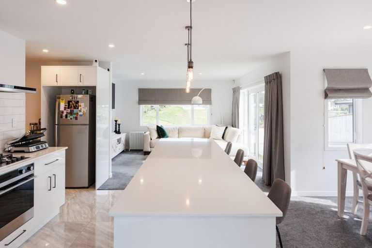 Photo of property in 23 Vaucluse Heights, Fitzherbert, Palmerston North, 4410