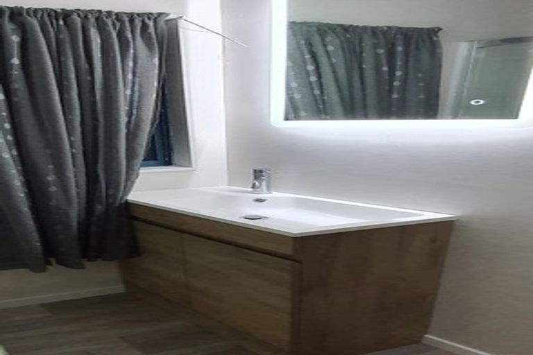 Photo of property in 41a Tui Glen Road, Birkenhead, Auckland, 0626