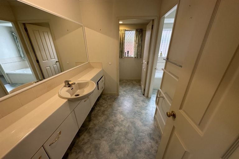 Photo of property in 2 Alpha Street, Papakura, 2110