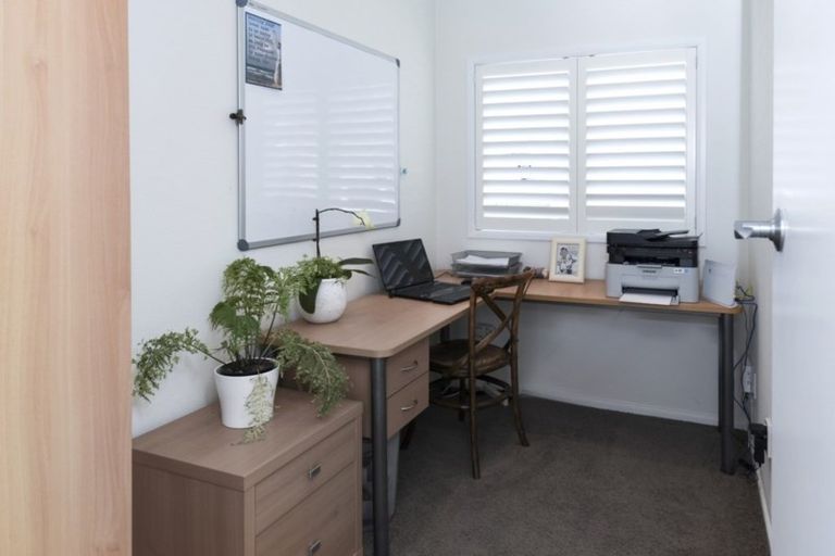 Photo of property in 102 Mellons Bay Road, Mellons Bay, Auckland, 2014