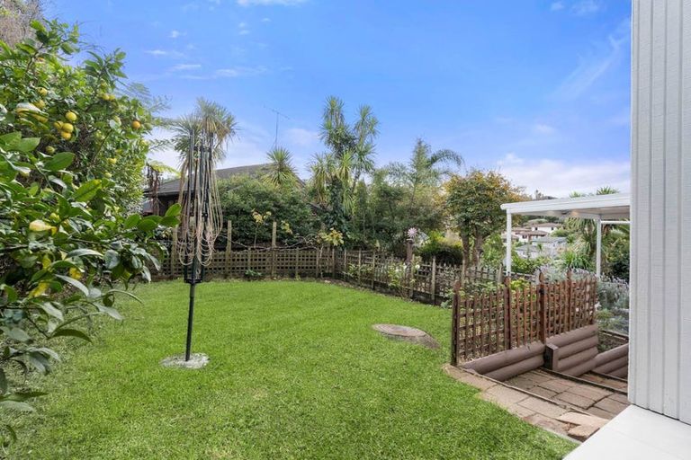 Photo of property in 2/6 Bellbird Rise, Murrays Bay, Auckland, 0630