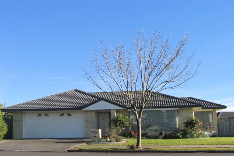 Photo of property in 9 Newbliss Crescent, East Tamaki Heights, Auckland, 2016