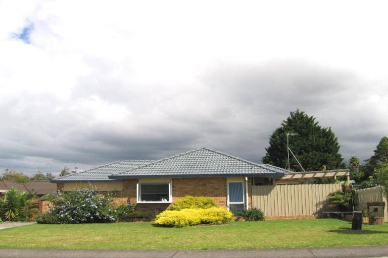Photo of property in 17 Heversham Place, Glendene, Auckland, 0602
