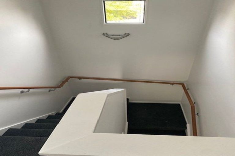 Photo of property in 32 Oakford Close, Riccarton, Christchurch, 8011