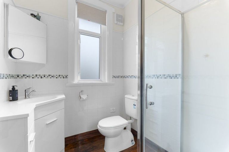 Photo of property in 5 Huatoki Street, Vogeltown, New Plymouth, 4310