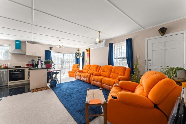 Photo of property in 36 Barrys Road, Glendene, Auckland, 0602