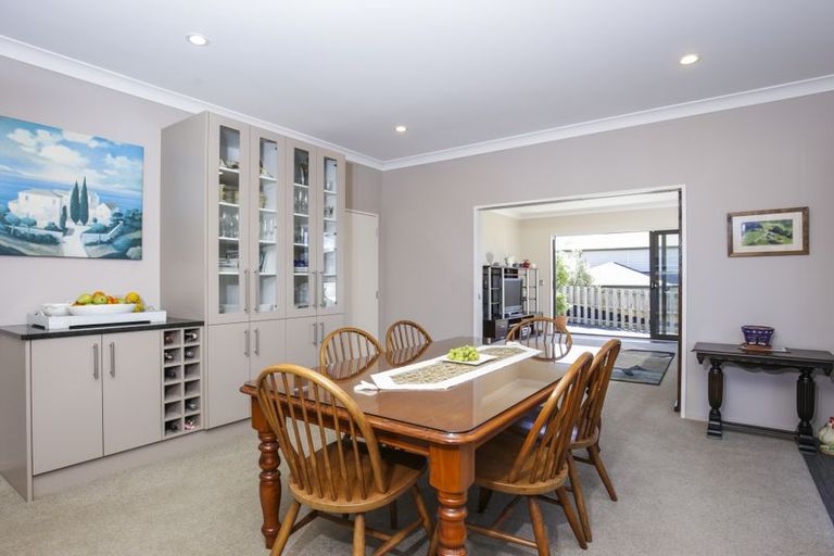 Photo of property in 14 Midhurst Avenue, Henderson, Auckland, 0612