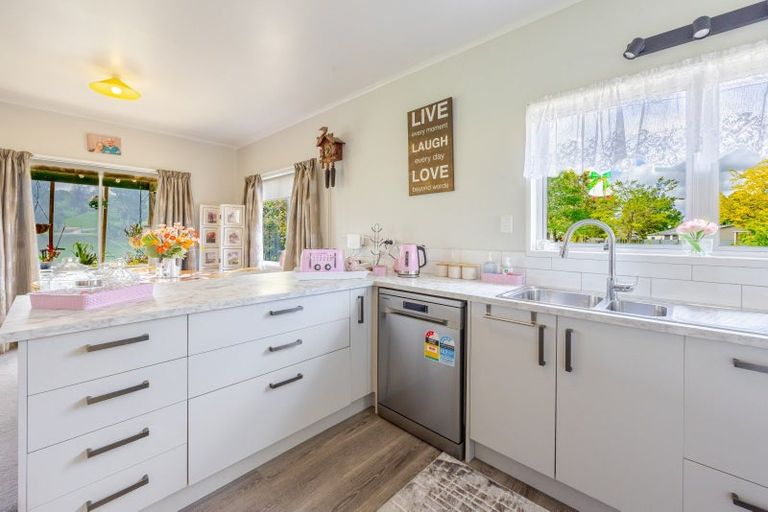 Photo of property in 1 Shanly Street, Waipawa, 4210