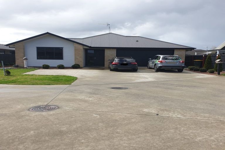 Photo of property in 14 Modello Lane, Waiuku, 2123