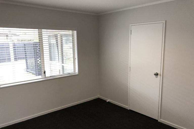 Photo of property in 3 Lydia Place, Kelvin Grove, Palmerston North, 4414