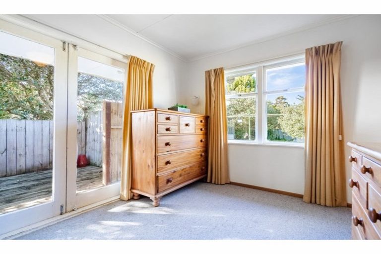 Photo of property in 16 Tomo Street, New Lynn, Auckland, 0600