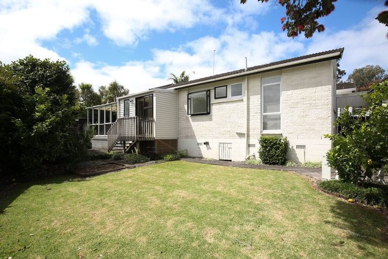 Photo of property in 2/26 Sunnyhill Crescent, Sunnyhills, Auckland, 2010