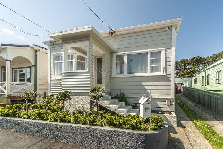 Photo of property in 10 Herald Terrace, Berhampore, Wellington, 6023