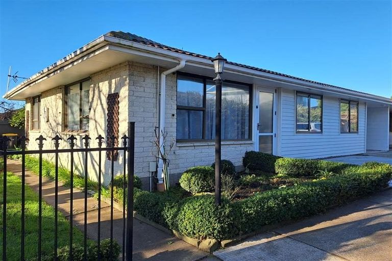 Photo of property in 1/52 Lochee Road, Upper Riccarton, Christchurch, 8041