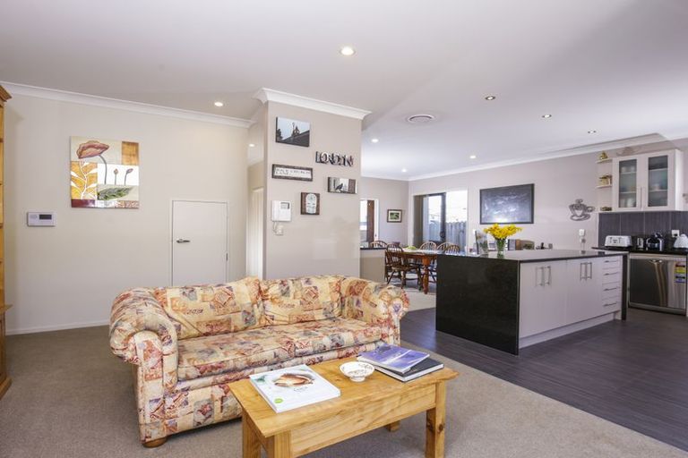 Photo of property in 14 Midhurst Avenue, Henderson, Auckland, 0612