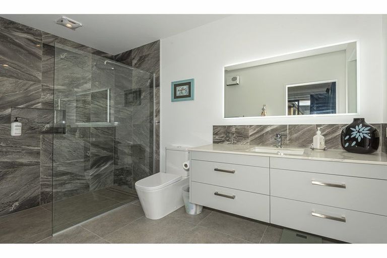 Photo of property in 21 Capstone Place, Te Kamo, Kamo, 0185