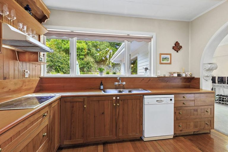 Photo of property in 30 Chester Road, Tawa, Wellington, 5028