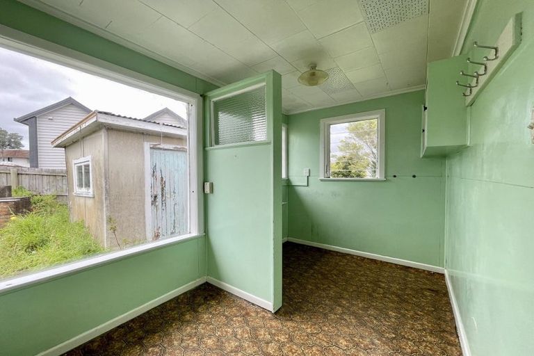 Photo of property in 3 Lavelle Road, Henderson, Auckland, 0612