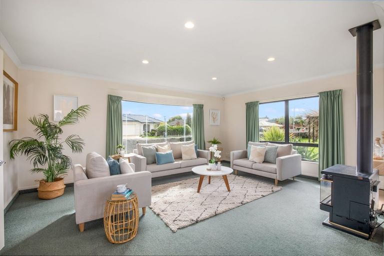 Photo of property in 155 Guildford Drive, Paraparaumu Beach, Paraparaumu, 5032