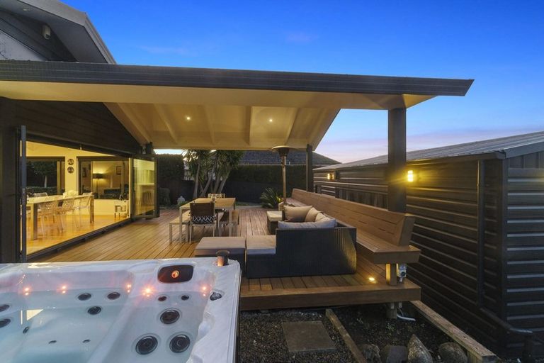 Photo of property in 3a Brookfield Road, Te Atatu Peninsula, Auckland, 0610