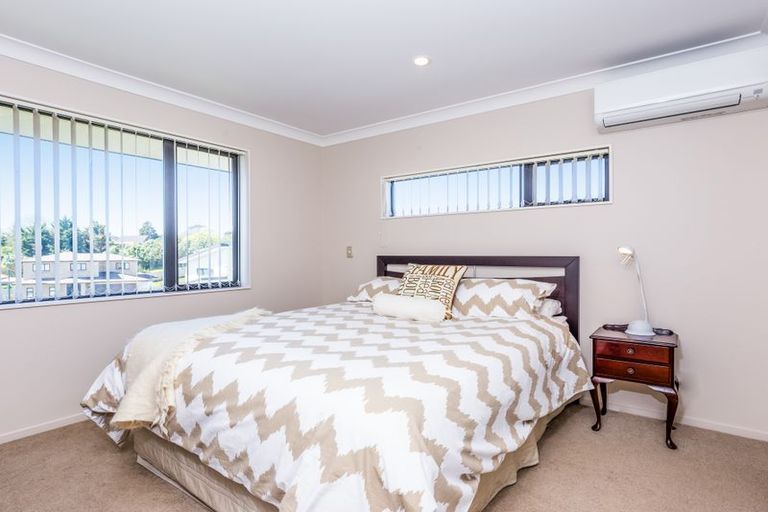 Photo of property in 14 Midhurst Avenue, Henderson, Auckland, 0612