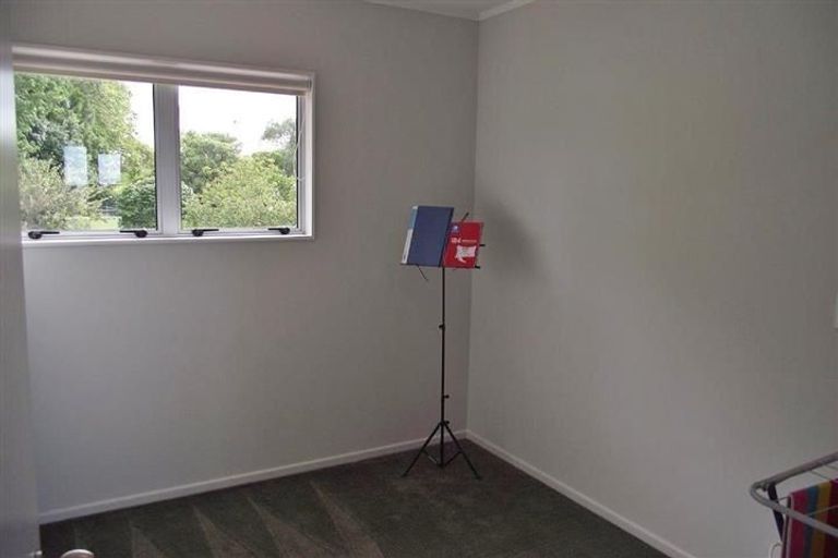 Photo of property in 10 Mcclintock Road, Massey, Auckland, 0614