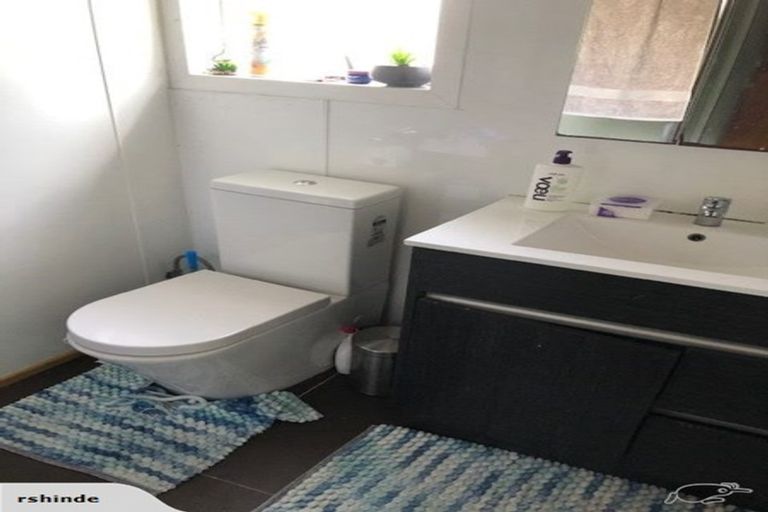 Photo of property in 1/4 Kaurilands Road, Titirangi, Auckland, 0604