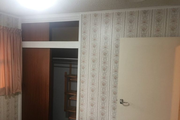 Photo of property in 1/28 Sequoia Place, Sunnynook, Auckland, 0620