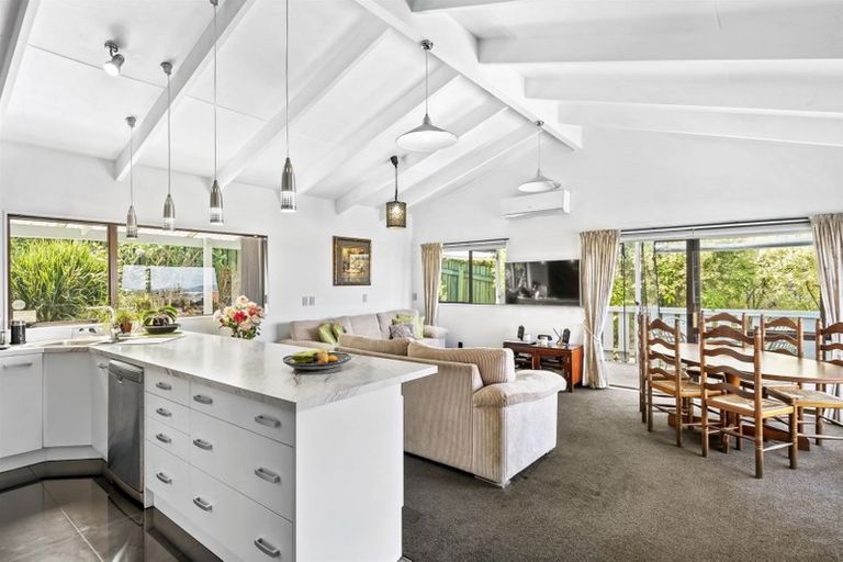 Photo of property in 12 Da Vinci Place, West Harbour, Auckland, 0618