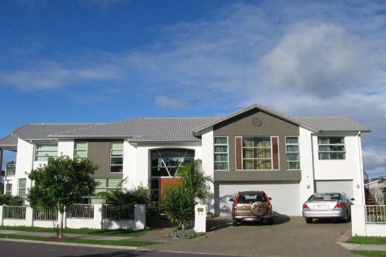 Photo of property in 11 Parkvale Grove, Te Atatu Peninsula, Auckland, 0610