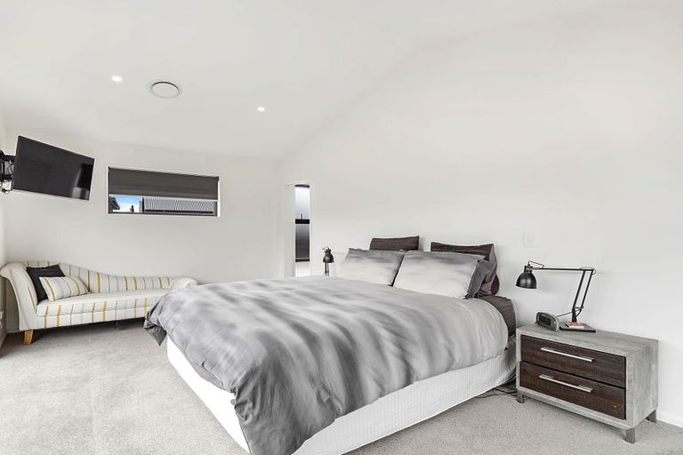 Photo of property in 17 Angus Place, Rangiora, 7400