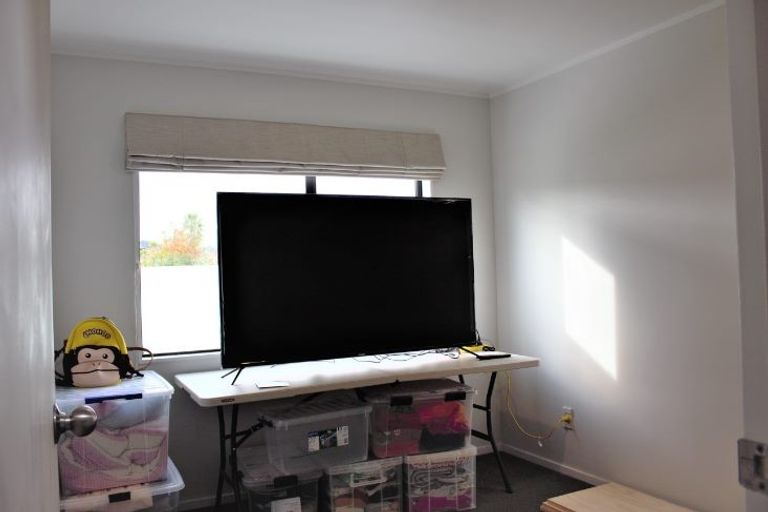 Photo of property in 6 Tokay Place, Huapai, Kumeu, 0810