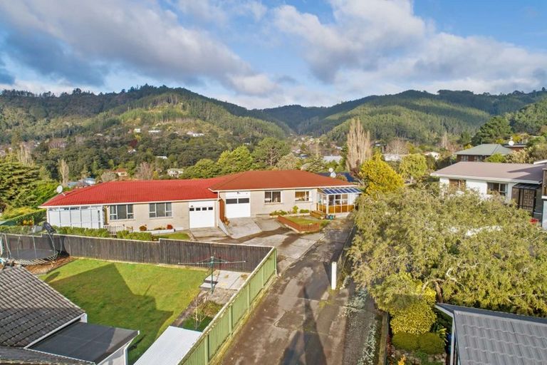 Photo of property in 2/57 Sunbrae Drive, Silverstream, Upper Hutt, 5019