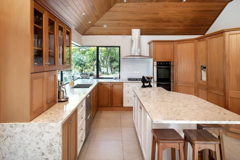 Photo of property in 384 Clifton Road, Whitford, Howick, 2571