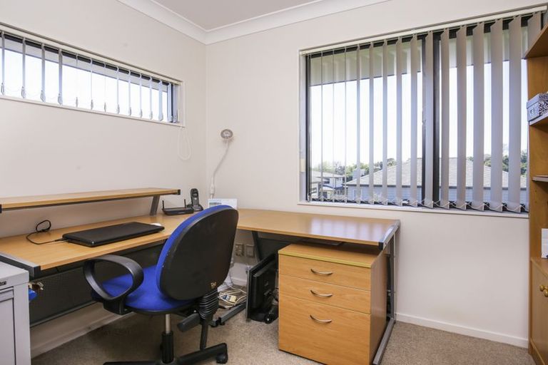 Photo of property in 14 Midhurst Avenue, Henderson, Auckland, 0612