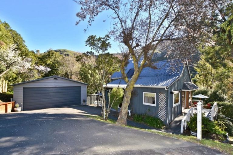 Photo of property in 18 Evans Pass Road, Sumner, Christchurch, 8081