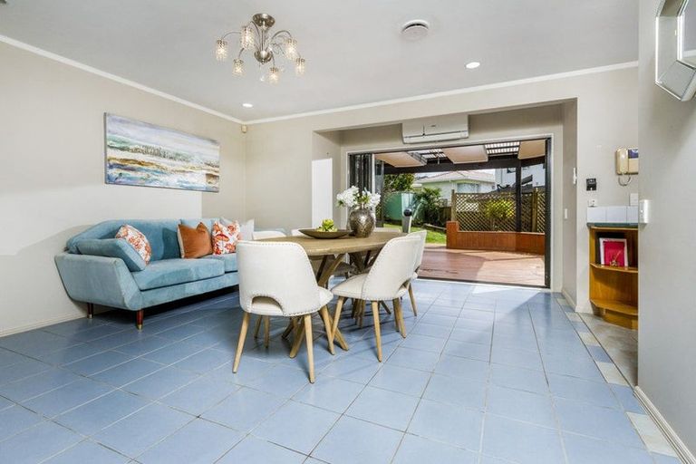 Photo of property in 5 Tornado Place, West Harbour, Auckland, 0618
