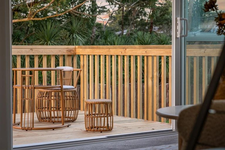 Photo of property in 19 Thornlow Street, Glendene, Auckland, 0602