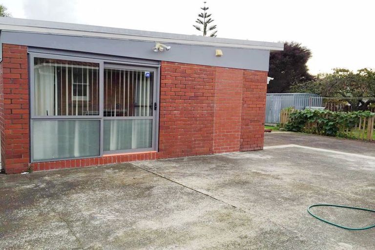 Photo of property in 14 Duncan Avenue, Te Atatu South, Auckland, 0610