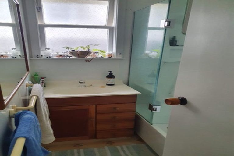 Photo of property in 1 Holmes Grove, Naenae, Lower Hutt, 5011