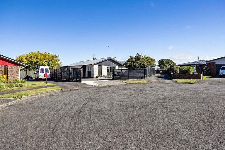 Photo of property in 12 Green Lane, Hawera, 4610