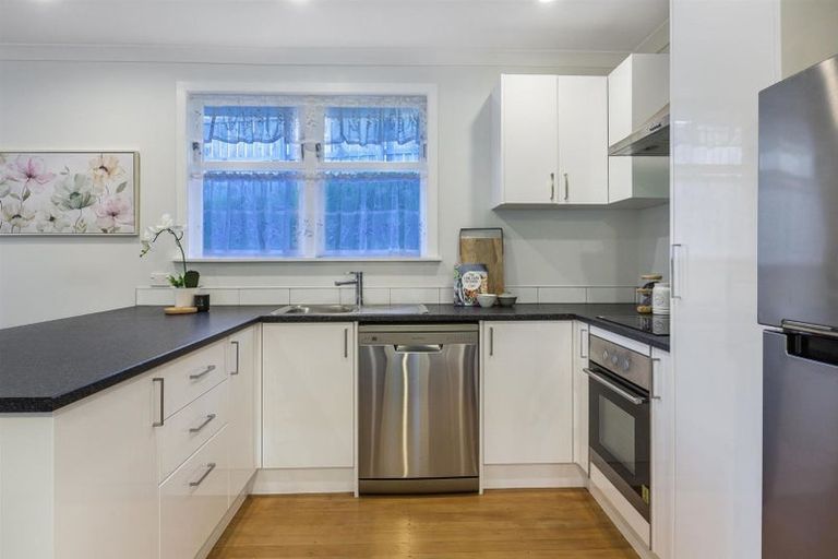 Photo of property in 51 Kapiti Crescent, Titahi Bay, Porirua, 5022