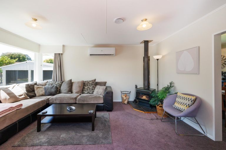 Photo of property in 14 Motuoapa Place, Kelvin Grove, Palmerston North, 4414