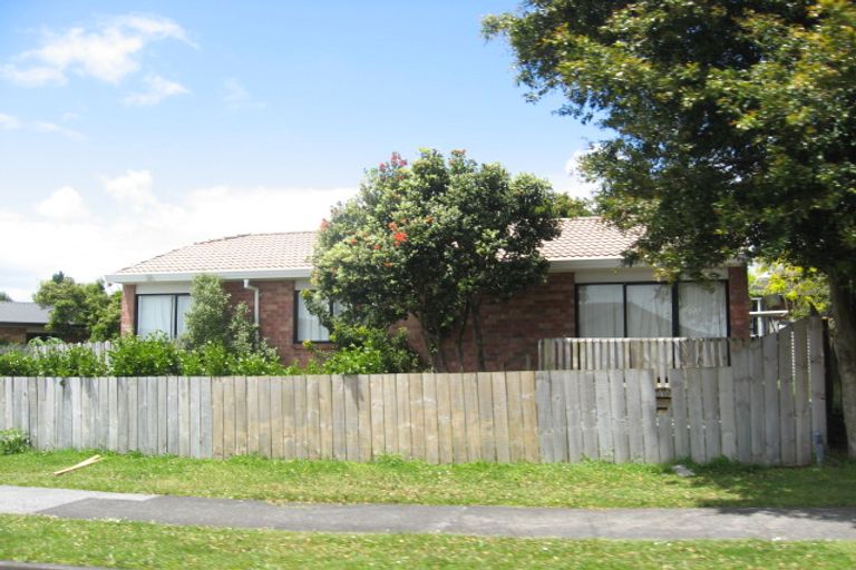 Photo of property in 2/23 Kopara Place, Clendon Park, Auckland, 2103