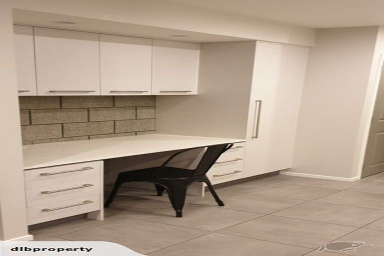 Photo of property in 142a Holly Road, St Albans, Christchurch, 8014