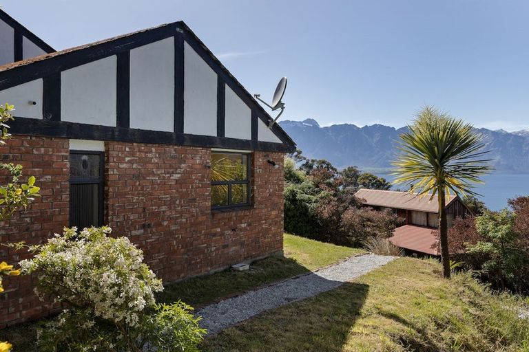 Photo of property in 10 Moss Lane, Sunshine Bay, Queenstown, 9300