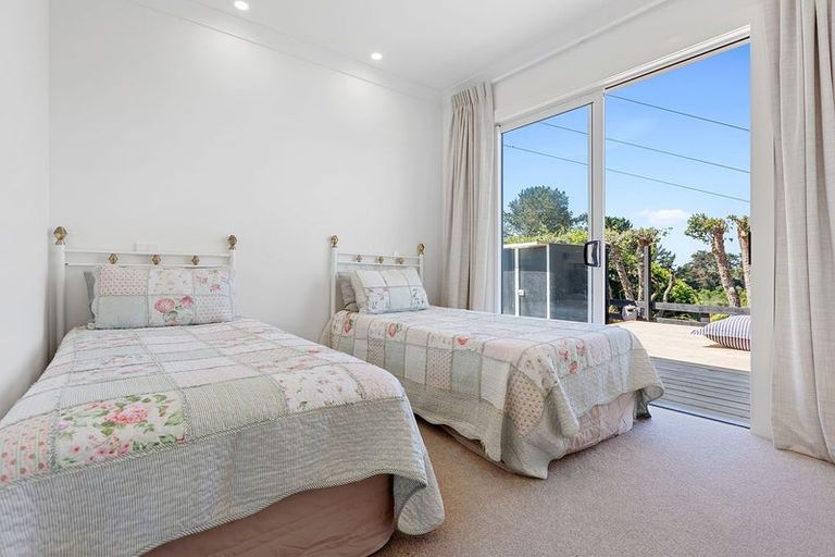 Photo of property in 43 Donnelly Street, Oakura, 4314